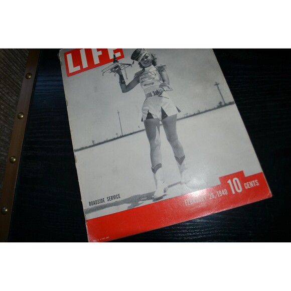 Vintage Life Magazine February 26, 1940 Roadside Car Hop - Picture 2 of 6